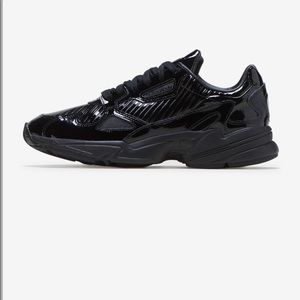 Adidas Outloud Falcon 🖤 1DAY SALE🖤